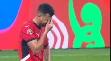 دموع في الملعب.. لاعبو المنتخب المصري يغادرون بعد هزيمة درامية أمام السنغال